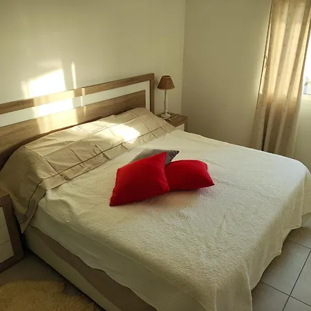 Madisona Apartment *